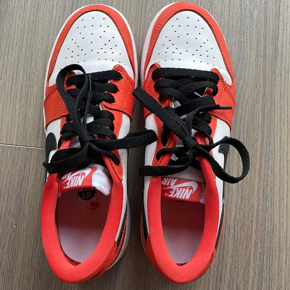 Nike Low top worn once!